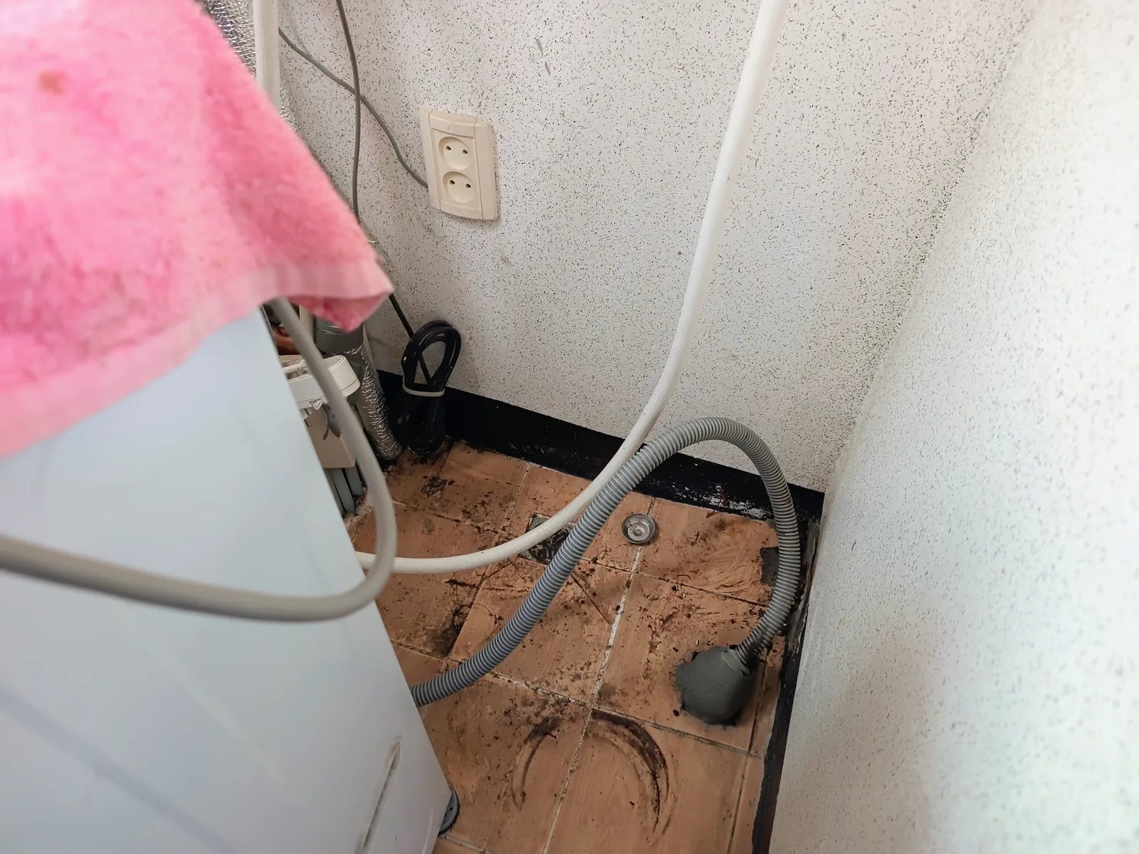 부산진구 누수탐지 양정1동 누수탐지 베란다천장물방울 직접 살펴보니 원인을 찾았어요