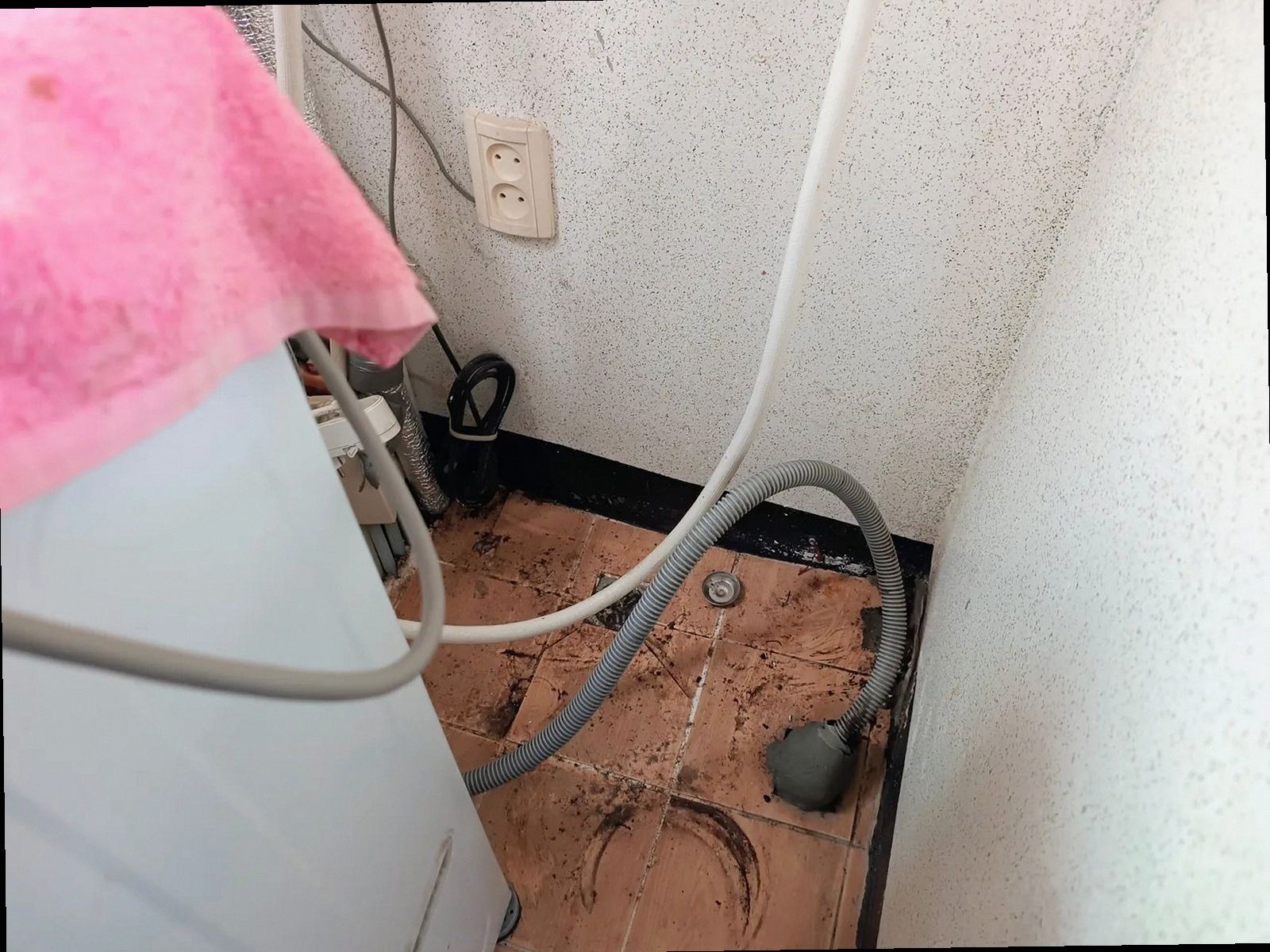 부산진구 누수탐지 양정1동 누수탐지 베란다천장물방울 직접 살펴보니 원인을 찾았어요