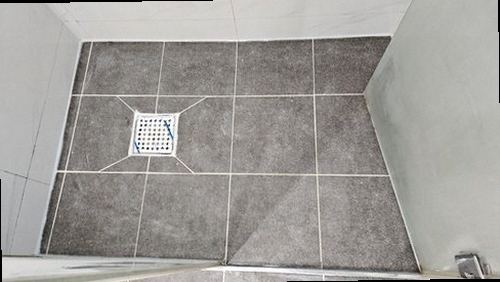 부산진구 누수탐지 수도계량기 별침과 집 안 밸브 위치를 함께 살피는 장면